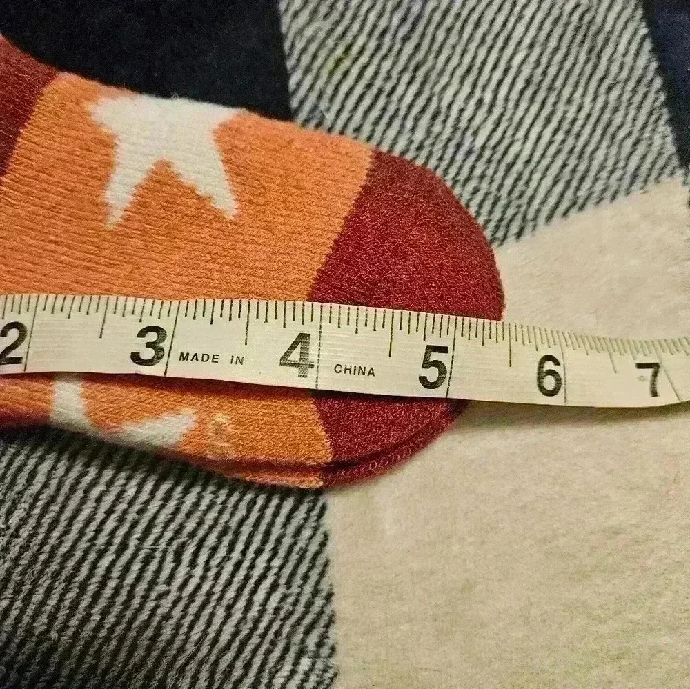 NWOT Unbranded Kids Snowflake Holiday Socks